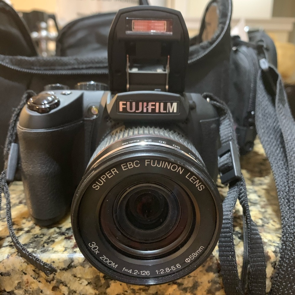 FUJIFILM FINEPIX HS20EXR